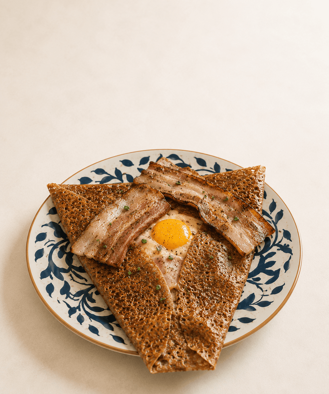 Galette au blé noir, oeuf et bacon — La Duchesse Anne