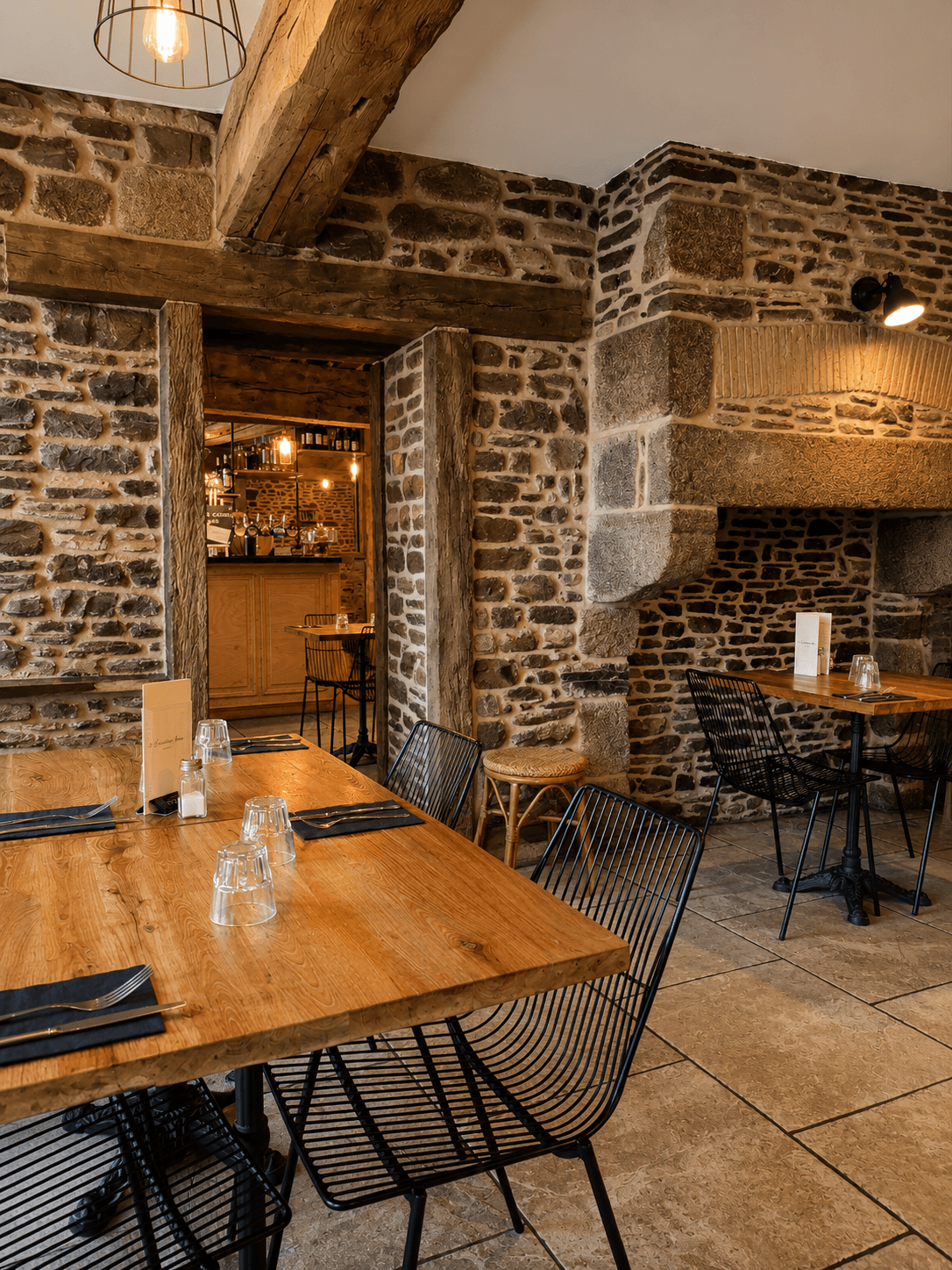 La Duchesse Anne — salle intérieure et bar
